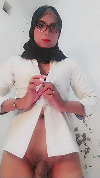 Vom Lehrer zum Schwanzsüchtigen – Hijabi-Sissy, gebrochener Geist