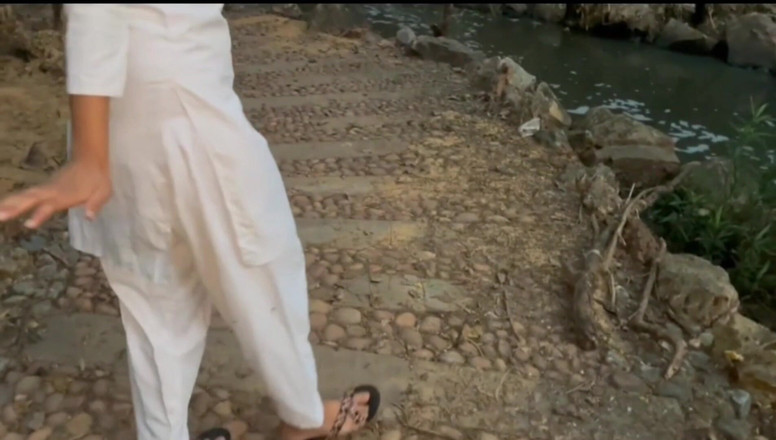 Pihu bhabhi: Indická vesnická sexy vysoká škola Desi dívka šuká v lese