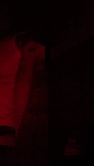 MiguellTrajano: 测试新的军营浴室灯