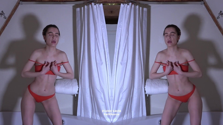 Faith Eros: Se vuoi vedere la tua matrigna nuda - stringilo