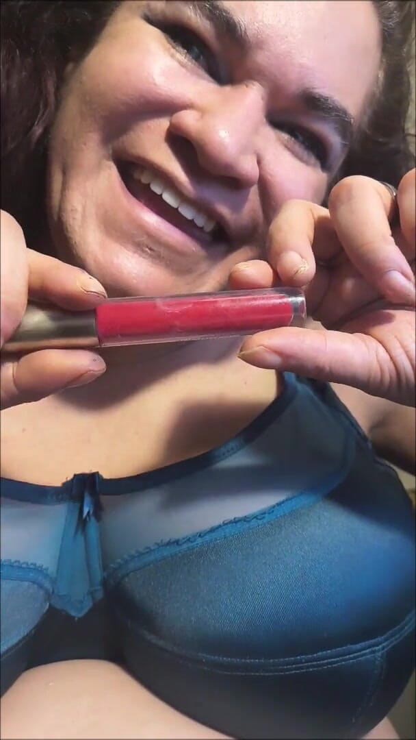 Haydee Rodriguez: Rossetto rosso al rallentatore