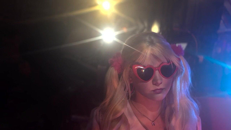 Shawna Panofka: Gece geç saatlerde elle muamele ve yüze boşalma