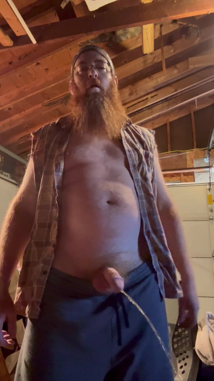 Big Baz: Pisciare casuale in garage