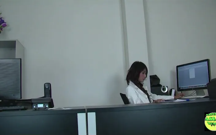 Naughty Asian Women: Hot Asian Babe Gives Deep Throat Blowjob and Gets Taken...