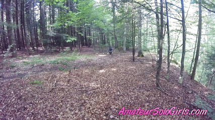 Amateur Solo Girls: Zralý muž sleduje, jak dívka masturbuje v lese