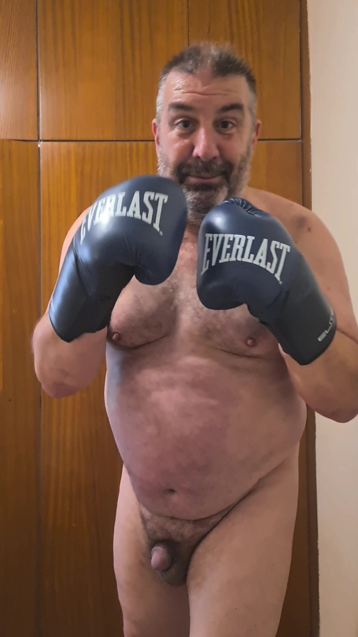 Punchbagplz: Silver Stepdaddy Boxer - POV Shadowboxing Naked
