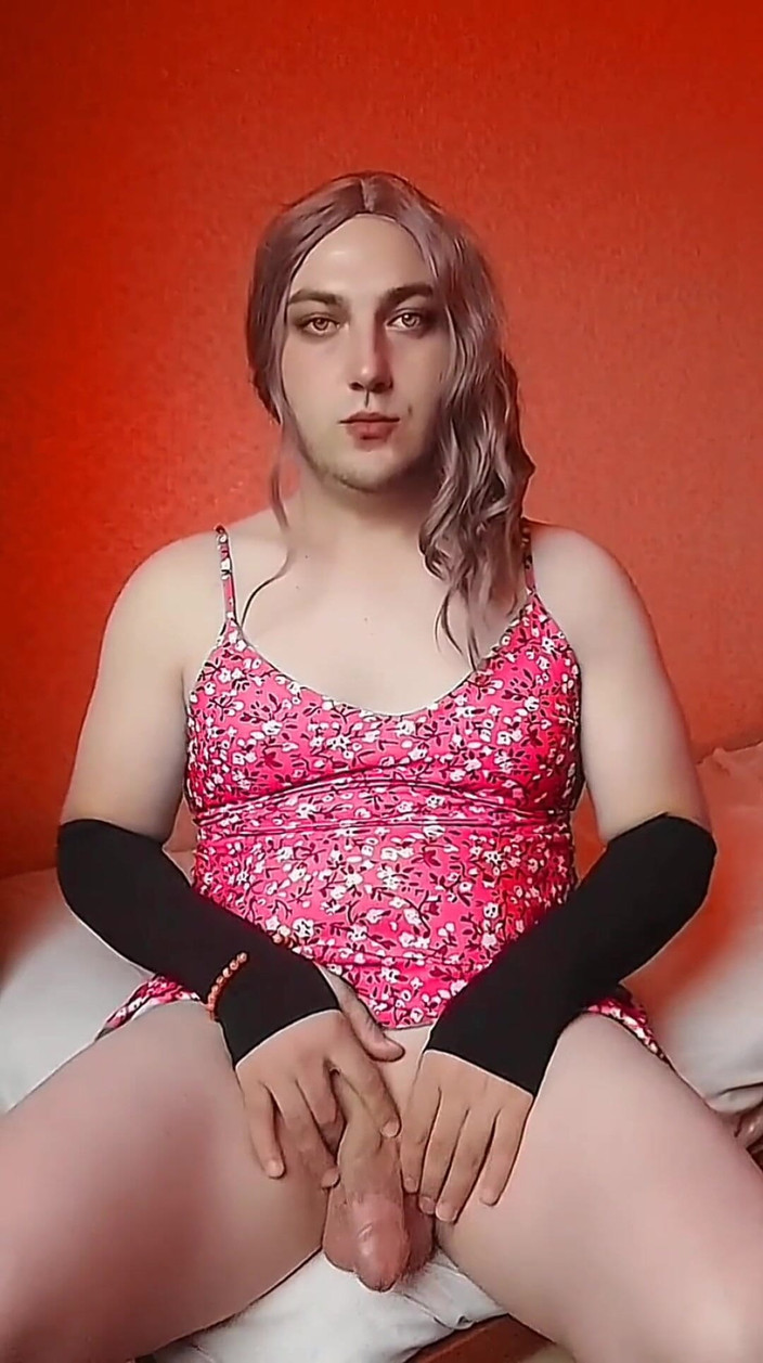 Kitty_Cross: Ladyboy boobs और घर पर अकेले सेक्सी हॉट परफॉर्मेंस सौतेली बहन के कपड़े आजमा रही है