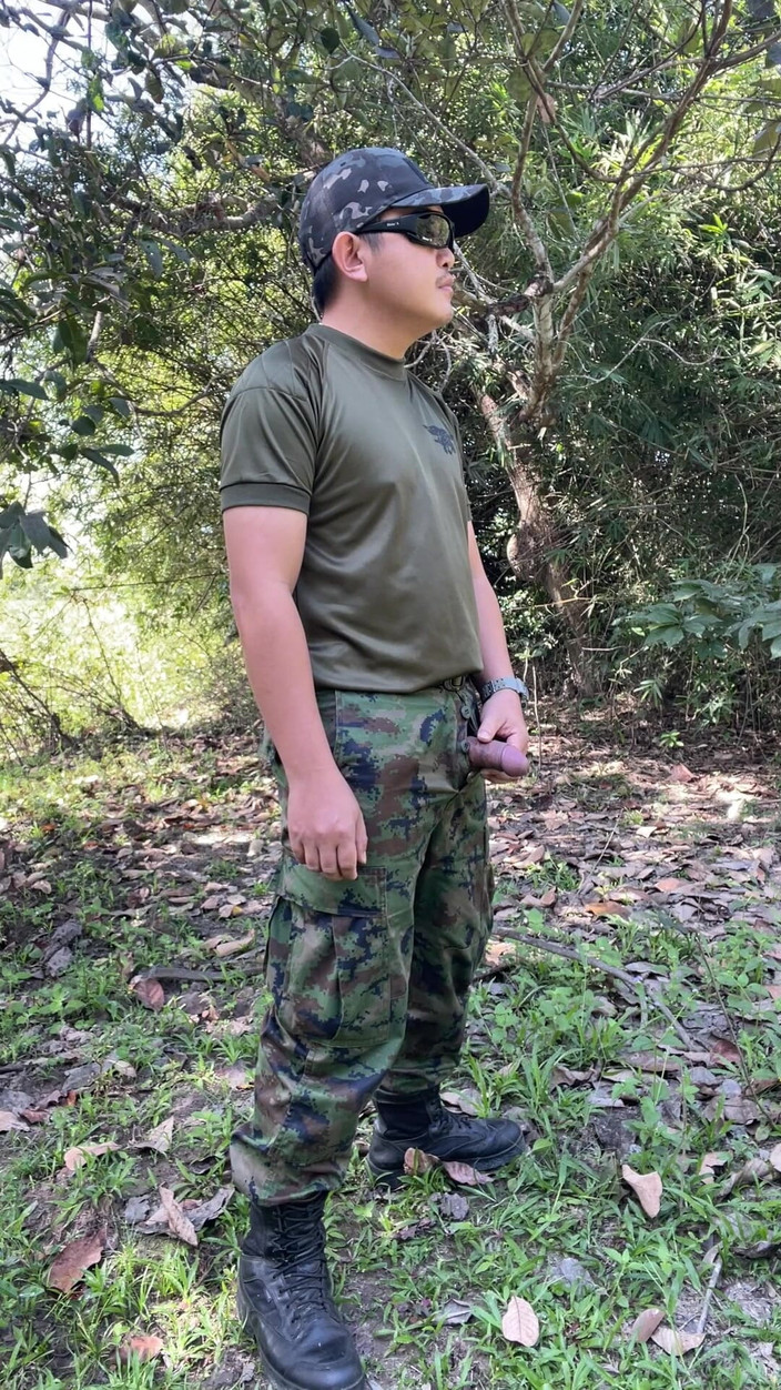 Hiroshi_cr: Horny Solider Thai Jerks off &amp; Cums at Work