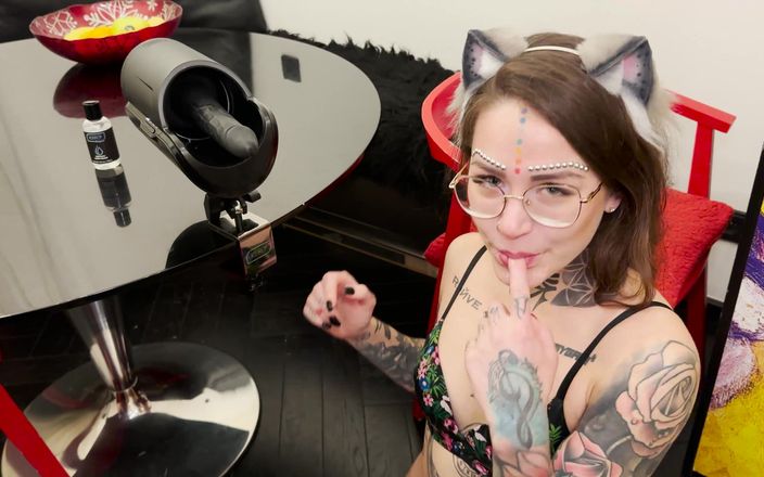Andy Peugeot: Śliczne Cosplay Kitty Mari Galore przynosi maszynę seksu do zabawy,...