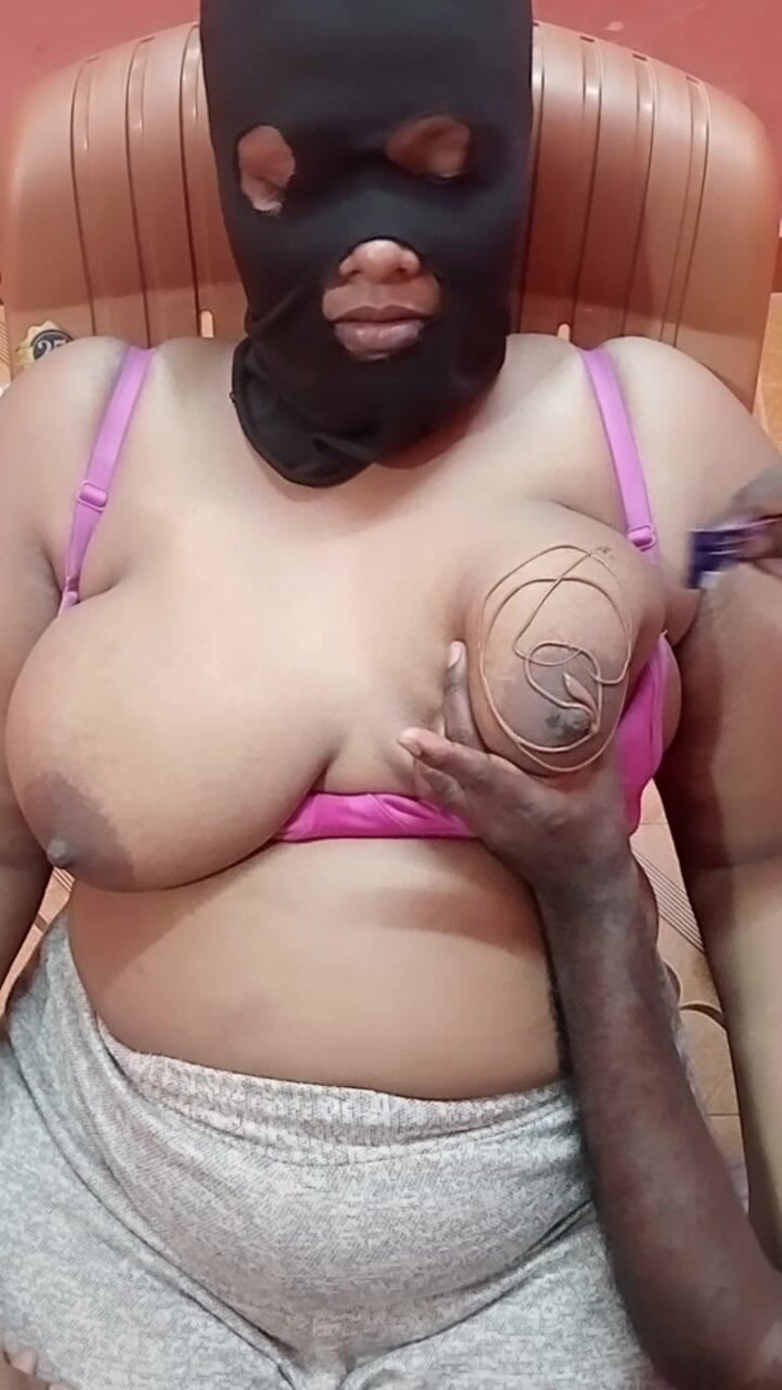 Benita sweety: Zwangere dame hete chocolademelkseks op stoel