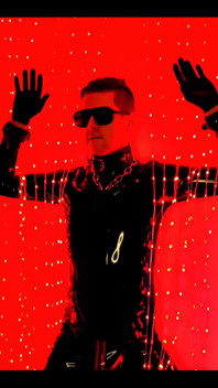 Rubber il video di una donna in gomma