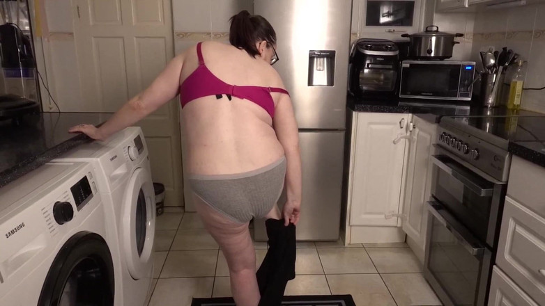 Littlevixen: Bingkap telanjang seksi dengan coli atas dan seluar dalam di...