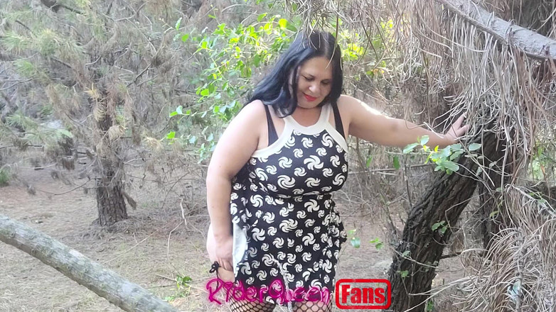 Riderqueen BBW Step Mom Latina Ebony: Riderqueen अकेले, आउटडोर, प्रशंसकों के लिए वीडियो