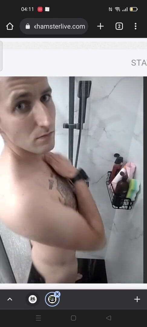 Oh yes plz: Fac un duș cu chatul meu pe cameră web