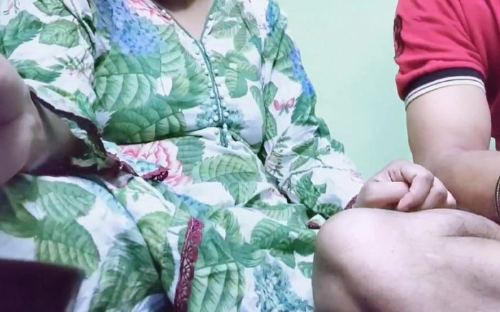 Faryal: Пакистанська красива дезі з натуральними цицьками - чистий хінді, брудні розмови