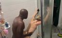 Jay Playhard: Pelacur keluar bella telanjang di kamar mandi