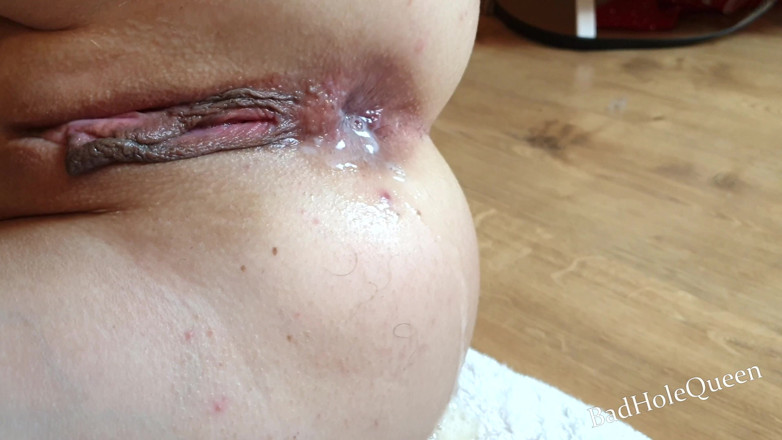 BadAnalQueen: Mijn kont is altijd klaar voor anaal. Witte netkousen. Creampie...