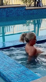 Nina Shows Her Cub Some Poolside Moves