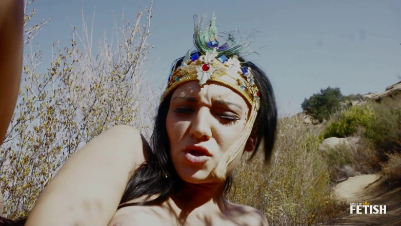 18Teen+ Sexperience: Bella ragazza mora viene scopata al centro del campo dal...