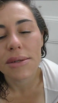 La matrigna prende la bocca piena del tuo sperma