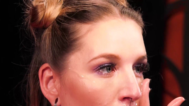 Gang Bang Germany: Wytatuowana dziwka zostaje odpowiednio zerżnięta i robi pokaz masturbacji