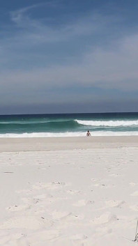 Namorada chupando meu pau em uma praia deserta