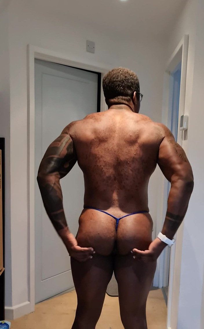 Amadeus: Cuma günü ilk şey, bu herifleri sevmeyi umut etmek.