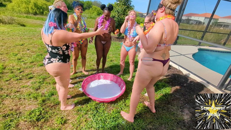 Savanna star: Bubbly bosé holky mokré a divoké nohy fetiš zábava