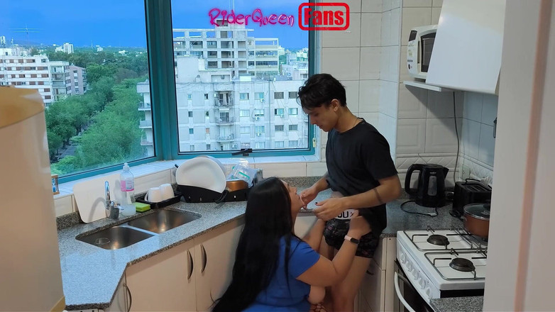 Riderqueen: キッチンの継母 - ファンのための動画