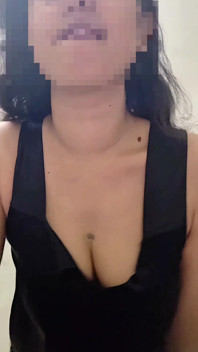 Linn Teasing Boobs