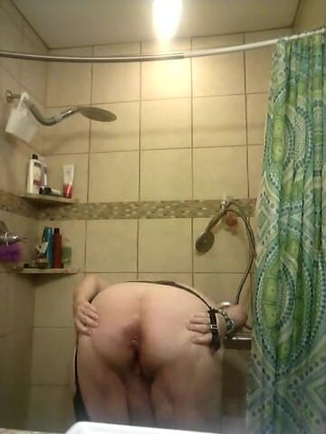BBW nurse Vicki adventures with friends: 화장실에서 벗는 SSBBW