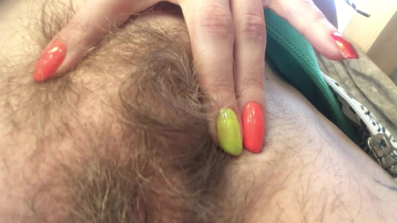 Risky Hairy Couple: Riskante Masturbation auf einem Bausitz