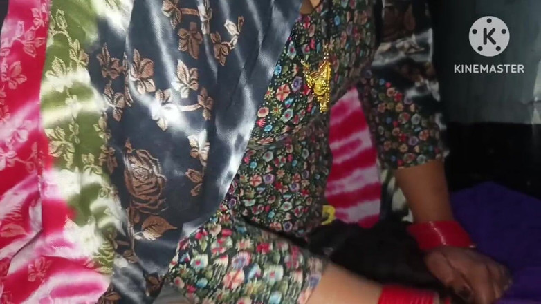 Savita5343: Сільська мачуха Савіта Дезі зловила свого пасинка ерегальним членом, вона допомагає для тугогої члена та камшоту в рот