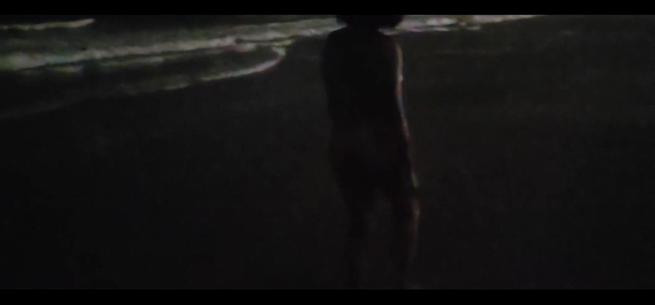 Bruxo fire: Figona che cammina nuda in spiaggia, l'ho portata agli scogli...