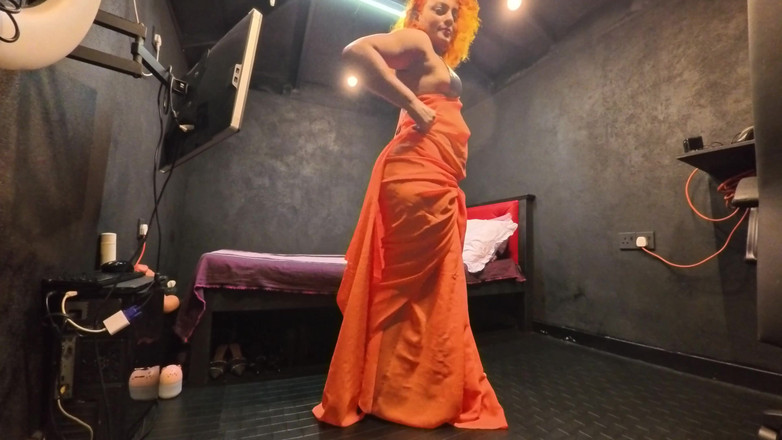 Beauty7Angels: 누드 거유 여왕 Nilmini Sheron과 함께하는 Saree 시도
