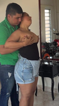 Aku makan kontol tukang cuci