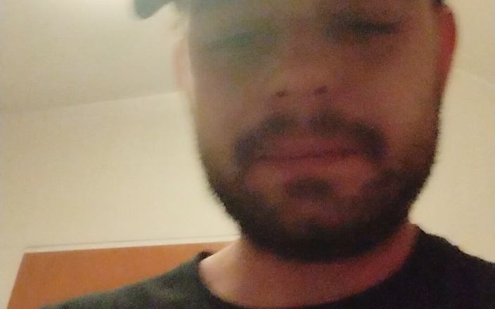 jerkofflover: Zich aftrekken op het hotel tijdens mijn werk