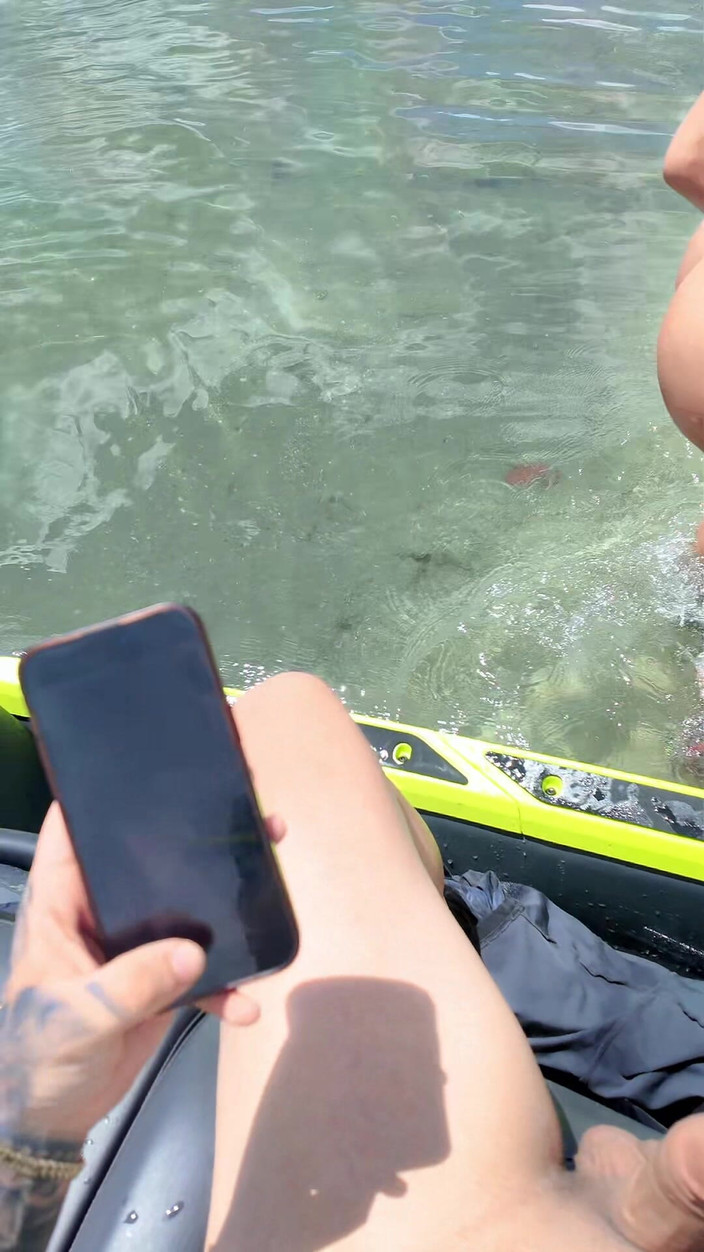 BrandySalazar: Смокче і трахає член мого інструктора водного члена на пляжі