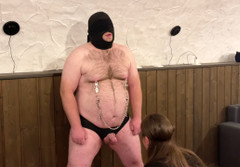 Vantastisch69: Ballbusting, zatímco stojí a vydrží submisivně