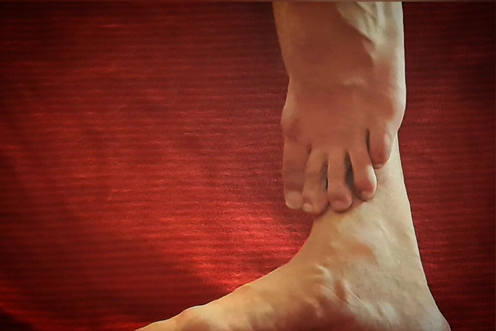 Feets Macho Latino: Chơi với đôi chân của tôi và một dương vật giả