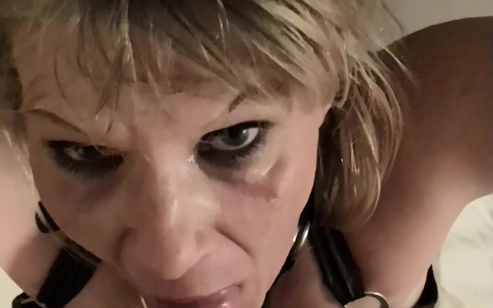 Milf-T: Skutečné amatérské kouření, deepthroat a výstřik na obličej - POV