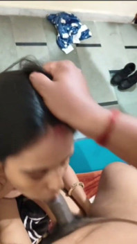Roti Hui Bhabhi Ko Dabakar Choda