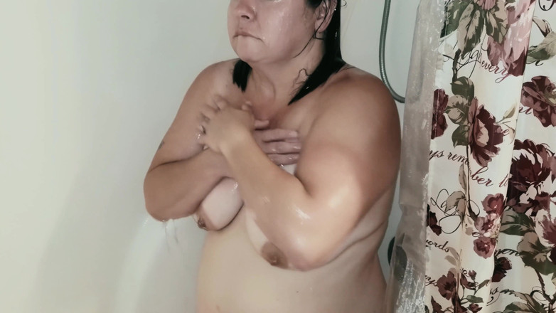 SexyNEBBW: Принимает душ, а затем становится грязной с камшотом на лицо - remaster