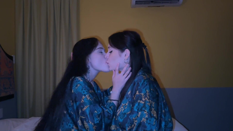 LuchCrush: Mi-am futut sora vitregă lesbiană raw: sesiune de curvă