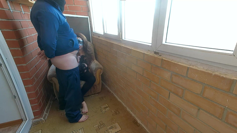 Angel_kisa: Perra madura quería ser follada duro en el balcón