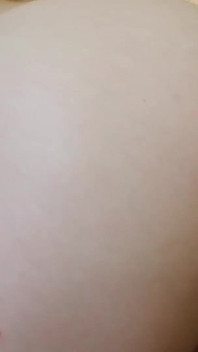 Fodendo meu vibrador preso ao armário, de quatro