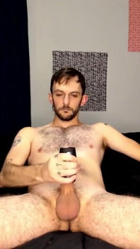 Amzlab lagi asik masturbasi memeknya yang dipanaskan sampai muncrat
