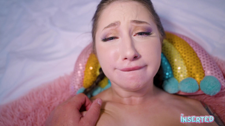 Inserted: Bella bereidt zich voor op een pik