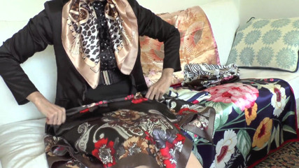 Lady Victoria Valente: Den saténové šátky! Výstřik po celé mé saténové šátce, Lady Victoria Valente