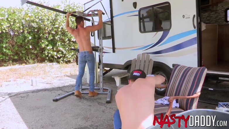Nasty Daddy: Nastydaddy - Jock Nic Sahara nimmt seinen freund Ian Frost ohne...